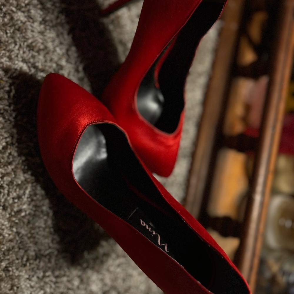 6.5 women’s Nina closed toe New York heels